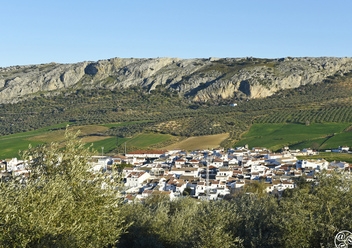 The village of Cuevas del Becerro © Michelle Chaplow