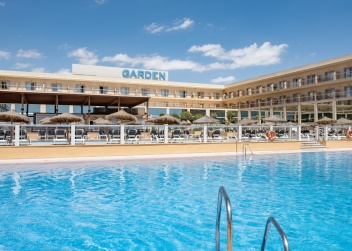 Garden Hotel In Retamar  © Michelle Chaplow