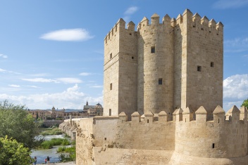 Torre de la Calahorra, Roman Bridge in Cordoba © Michelle Chaplow