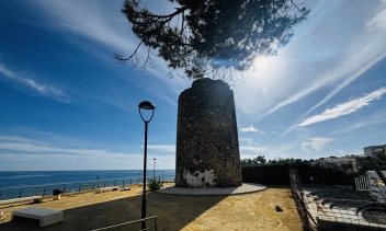 Torre Velerin and its new platform in October 2024 © Brendan Kehoe
