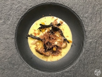 Beautifully presented dish at the Bagá Restaurant © Bagá