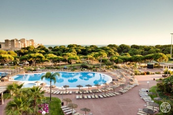 Barceló Resort grounds© Booking.com / Barceló Punta Umbría Beach Resort