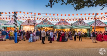 The Feria has over 1,000 casetas (literally small houses), green or red-and-white striped tents of varying sizes arranged along 15 streets. © istock photo 