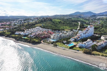 Duplex Penthouse in Estepona - Photo by Campomar