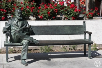 Statue of Pedro Alarcon in Avenida de la Constitución, Granada ©TL4LT