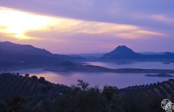 Lakeside sunsets from Iznajar © Michelle Chaplow