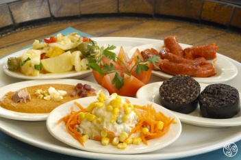 Five very popular traditional Spanish tapas are salmorejo (salmorejo), chorizo (chorizo), Russian salad (ensalada rusa), blood sausage (morcilla), Iberian sausages (embutidos ibéricos), and potato salad (ensalada de patatas). © Michelle Chaplow