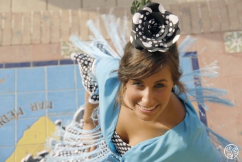 Dancing Sevillanas during the Feria de Sevilla © Michelle Chaplow