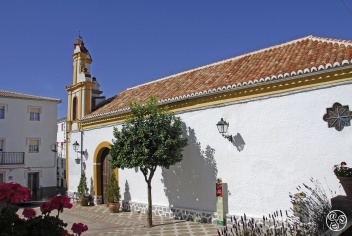 Espirito Santo Parish Church, Pujerra  © Michelle Chaplow