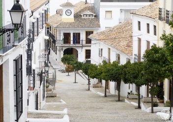 Traditional streets in Carcabuey © Michelle Chaplow