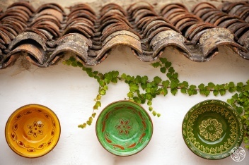 Traditional handmade ceramic plates in Galaroza © Michelle Chaplow