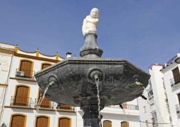 Coin - Fountain in the town square © Michelle Chaplow