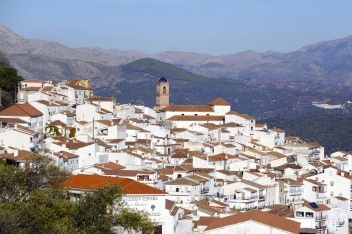 Discover the charming white village of Algatocin © Michelle Chaplow