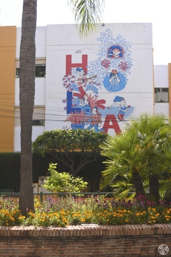 Untitled mural by artist Alex Senna.  Photo © Michelle Chaplow