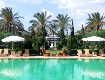 Peace and tranquility by the pool © Booking.com | Hotel Monsaterio de San Martin