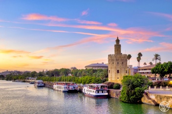 The Torre del Oro (Golden Tower), which dominates the banks of the river Guadalquivir © istockphoto