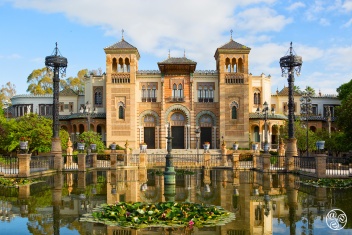 Museum of Popular Arts & Customs, Plaza America, Parque Maria Luisa Sevilla © istockphoto