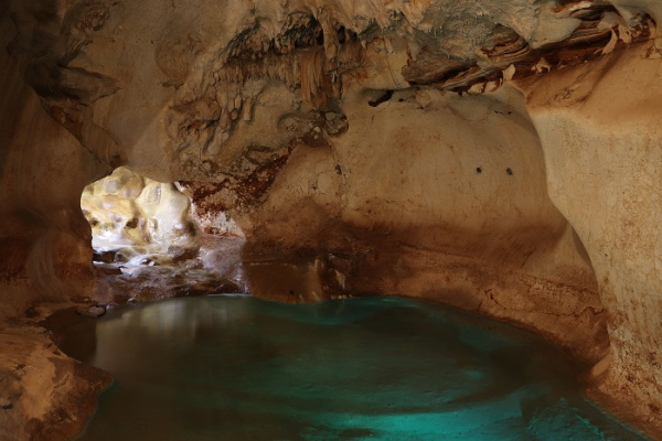 Water flowing from rocks Treasure Cave, Rincón de la victoria © Max Phythian