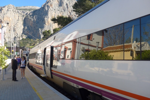 Arriving at El Chorro Railway Station  © Michelle Chaplow