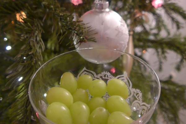 12 lucky grapes, one for each month of the forthcoming year. © Michelle Chaplow