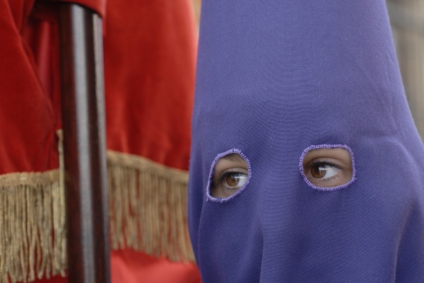 Hermandad del Santisimo Cristo de los Remedios Y Nuestra Senora de Las Angustias Semana Santa Vienes Santo Holy week Processions in Andalucia. © Michelle Chaplow