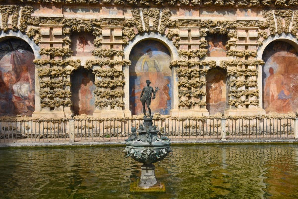 The pond of Mercury in The Alcazar of Seville © Michelle Chaplow