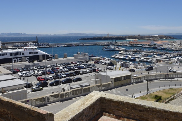 The port of Tarifa with spectacular views to Africa © Michelle Chaplow