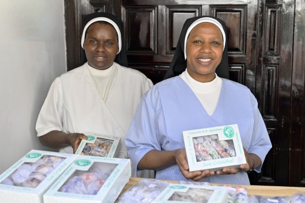 Sisters from the Convent of San Cristóbal y Santa Rita © Michelle Chaplow