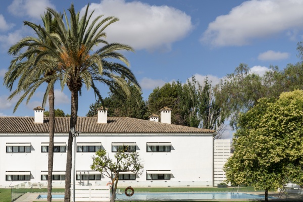  Take a dip in the pool at the Antequera Parador © Paradores