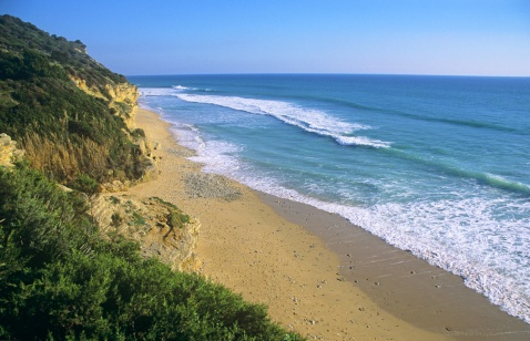 Costa de La Luz -This area of unspoiled beaches is known to savvy visitors for its hidden coves with crystal-clear turquoise waters © Michelle Chaplow