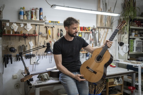 "We are not only making a musical instrument with exquisite sound quality; we are also making a work of art, a unique product with handmade marquetry, all of which has been designed and manufactured in our workshop".  Diego Cabeza © Fernando Rojas