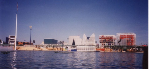 Expo 92 laka and Pavilions  Photo by Sitomon - Flickr, CC BY-SA 2.0