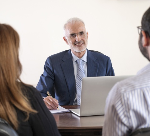 Rafael Berdaguer, attending to clients © Michelle Chaplow