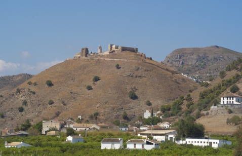 Alora, whitewashed village nestled between three rocky spurs  © Michelle Chaplow