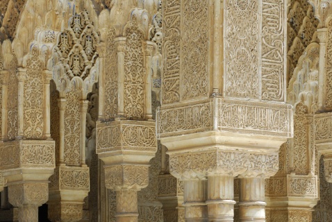  Alhambra feature a recurring inscription in Arabic: (There is no victor but Allah). In addition, other inscriptions include poetry by Ibn Zamrak.