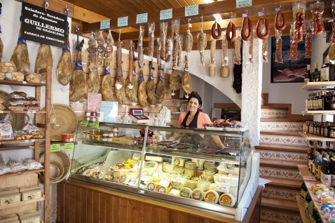 Sabores de Grazalema stocks a wide range of meats and conserves, as well as local honey and baked goods.