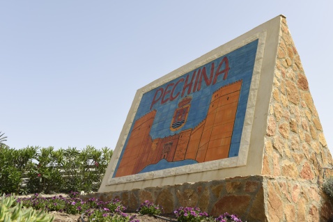 Pechina - Ceramic welcome sign © Michelle Chaplow