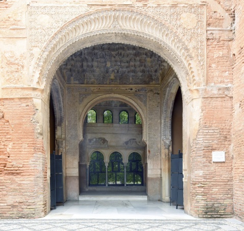 Patio de Isabel la Católica inside the old Monastery (current Parador) © Michelle Chaplow