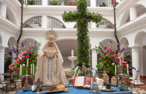 The Corpus Christi decorations at the charming La Fonda hotel are well worth a visit.© Michelle Chaplow