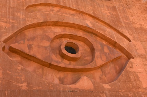 On the north façade, a surrealist eye pays homage to Picasso. © Michelle Chaplow