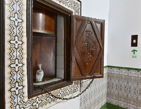 To purchase the pastries, just ring the bell at Monasterio de Jesús, María y José