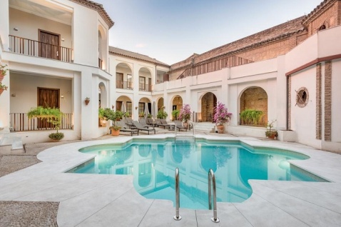 Beautiful central courtyard © Booking.com / NH Collection Amistad Córdoba