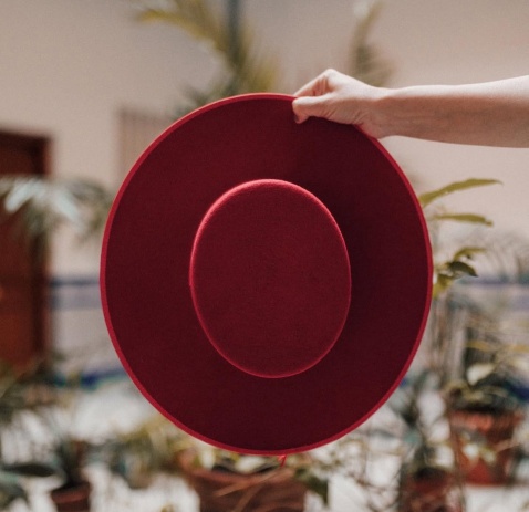 The traditional red Cordobés hat, perfect for turning heads at the feria! © Maquedano