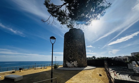 Torre Velerin and its new platform in October 2024 © Brendan Kehoe