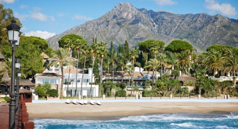 Beach hotels are common the Costa del Sol - Marbella Club © booking.com