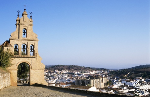  Aracena, a picturesque town in southwestern Spain, is renowned for its historic charm and natural beauty.  © Michelle Chaplow