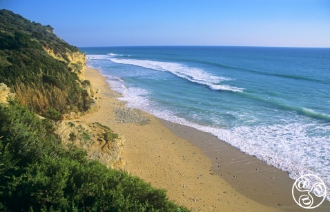 Costa de La Luz -This area of unspoiled beaches is known to savvy visitors for its hidden coves with crystal-clear turquoise waters © Michelle Chaplow