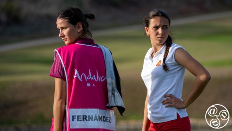 Cayetana Fernández with sister as caddie.  © Andres Lopez Sheridan 