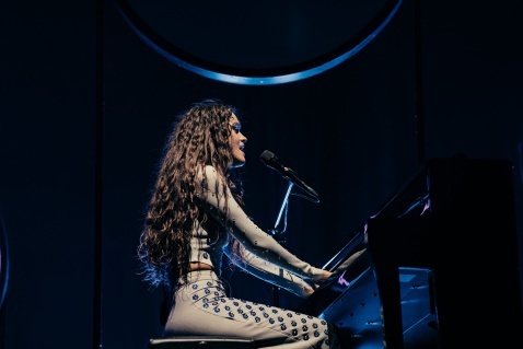 Amaia was dressed head to toe in sparkles. © Sharon Lopez Amaia was dressed head to toe in sparkles. © Sharon Lopez