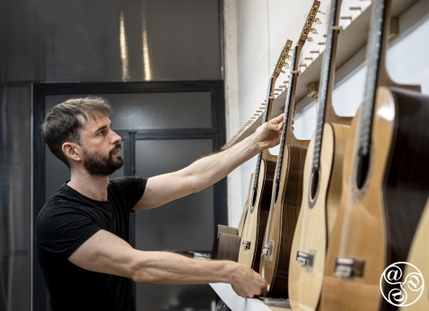Guitar Artisan Diego Cabeza © Fernando Rojas Guitar Artisan Diego Cabeza © Fernando Rojas
